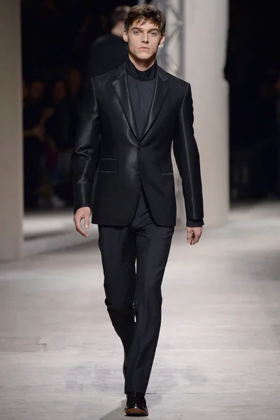 Look 3